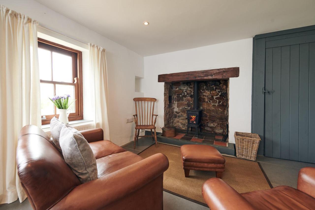 Wildhaven- Idylic Rural Farmhouse With Log Burner And Countryside Views Gwynfe Dış mekan fotoğraf